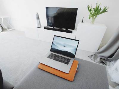 laptop i televizor.jpg  laptop i televizor.jpg