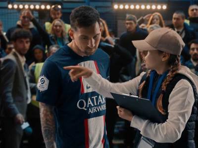 Mesi na malom fudbalu PSŽ Hisense reklama  Mesi na malom fudbalu PSŽ Hisense reklama