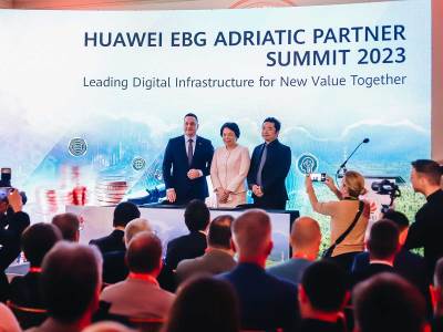Huawei donacija 150000 dolara za stipendije studentima u Srbiji Huawei donacija 150000 dolara za stipendije studentima u Srbiji